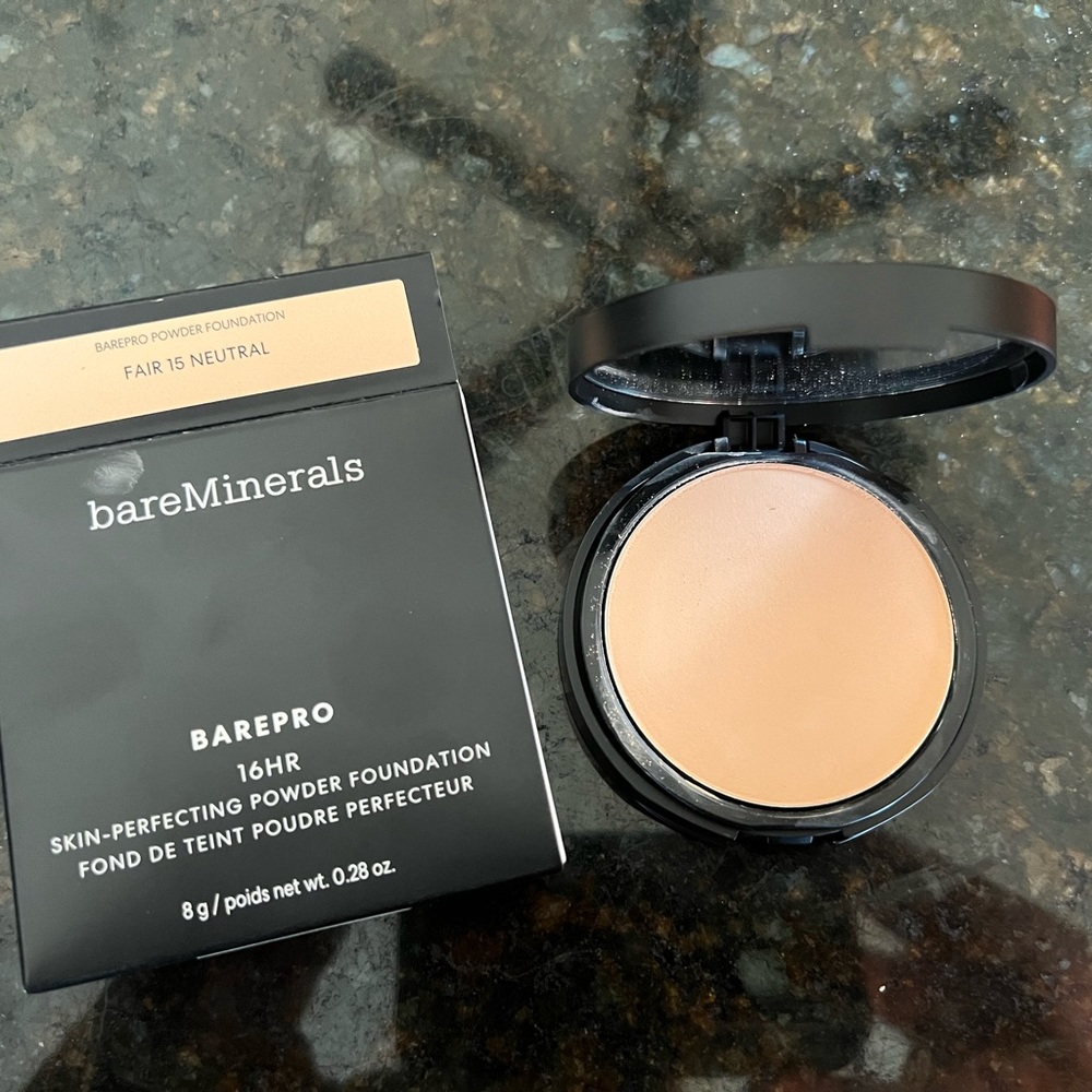 BareMinerals Barepro 16hr Skin Perfecting Powder Foundation in Fair 15 Neutral